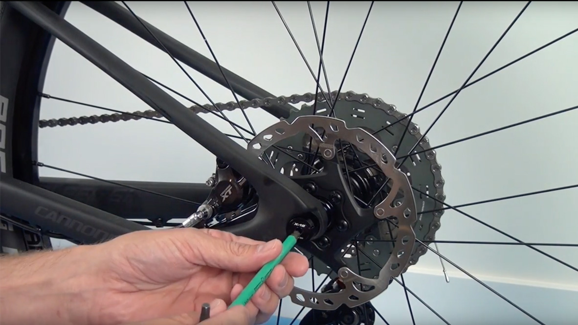 Tacx flux 2025 thru axle adapter