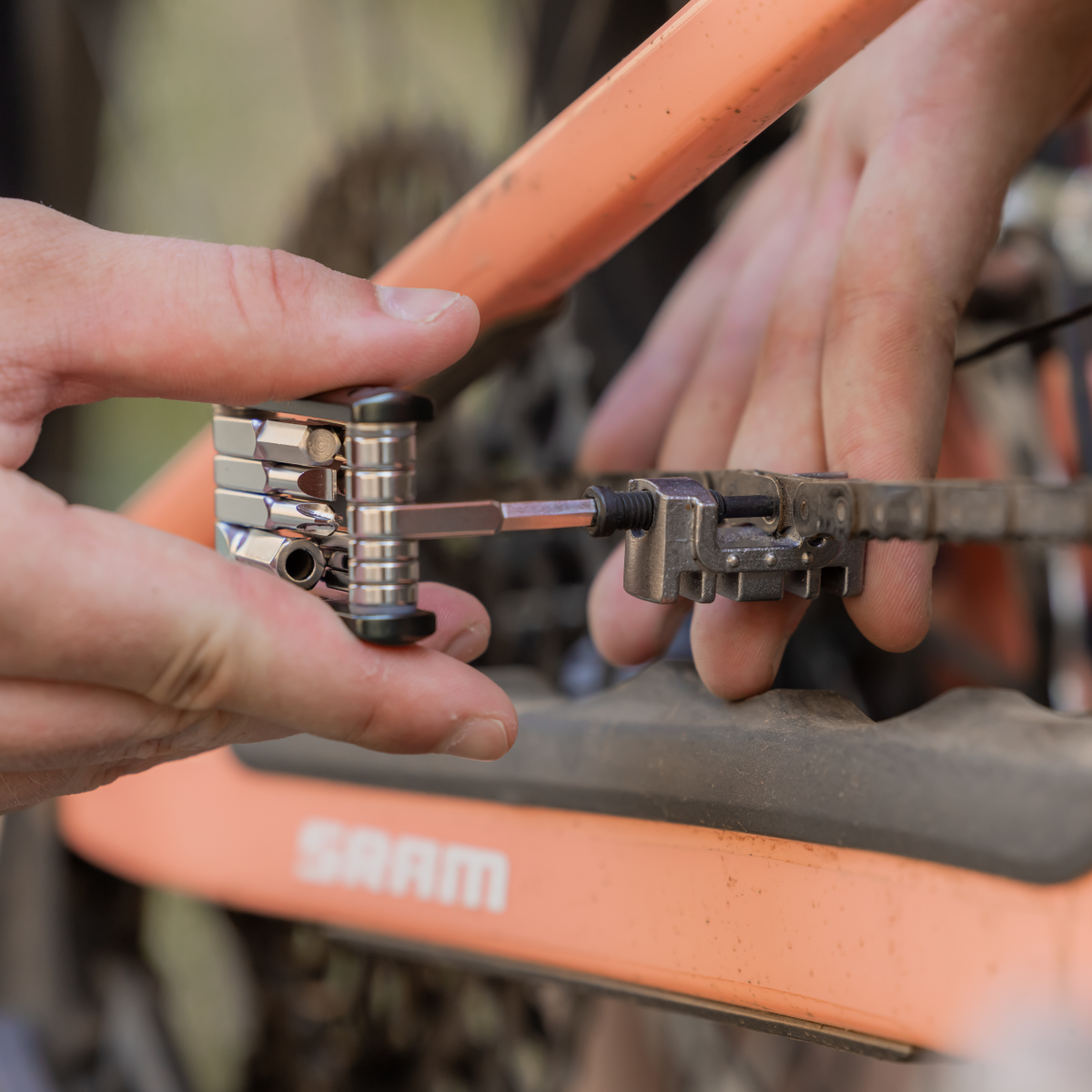 F16 minitool met Tubeless Plug-Kit