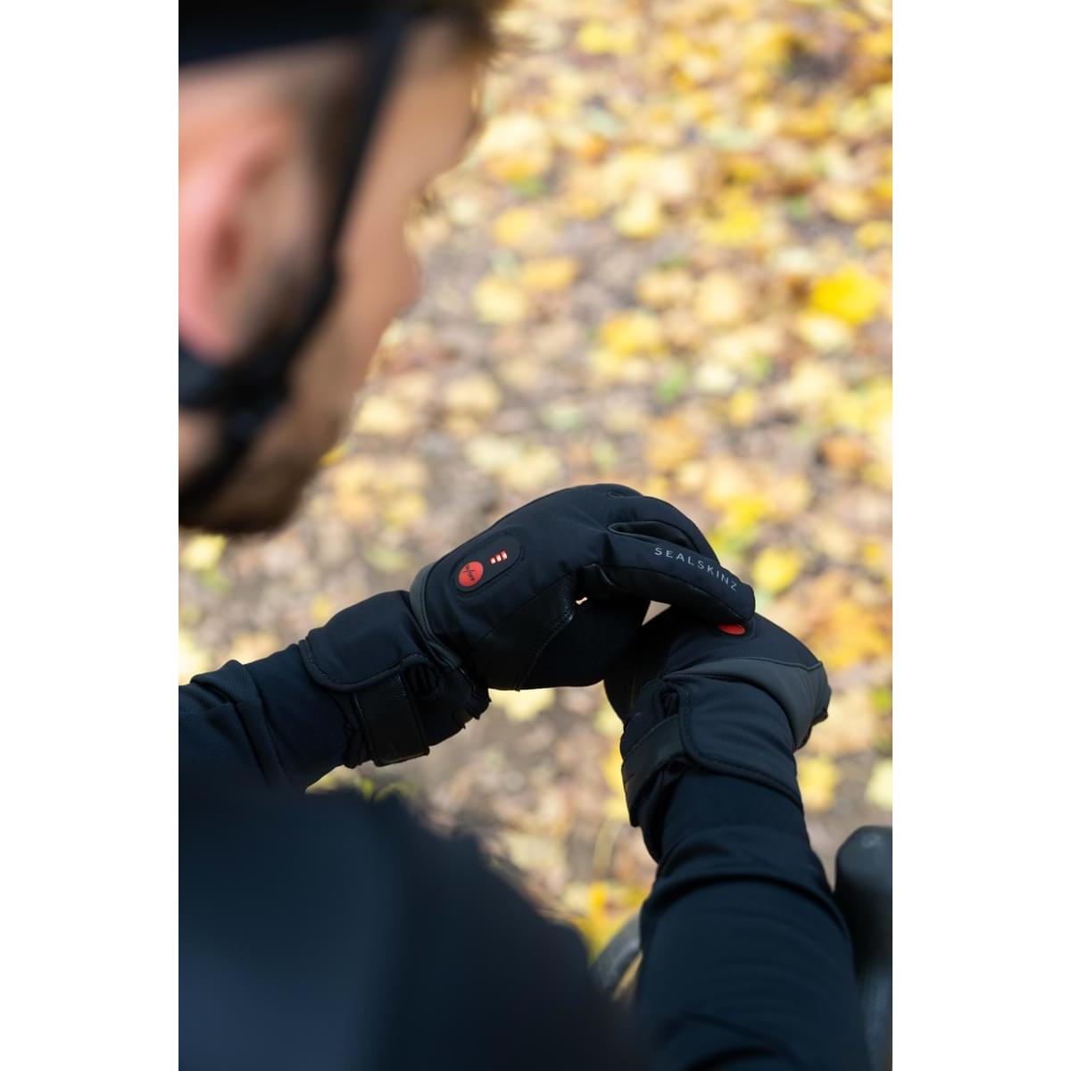 Shop UPWELL Waterproof Heated Cycle Winter Gloves now ROSE Bikes