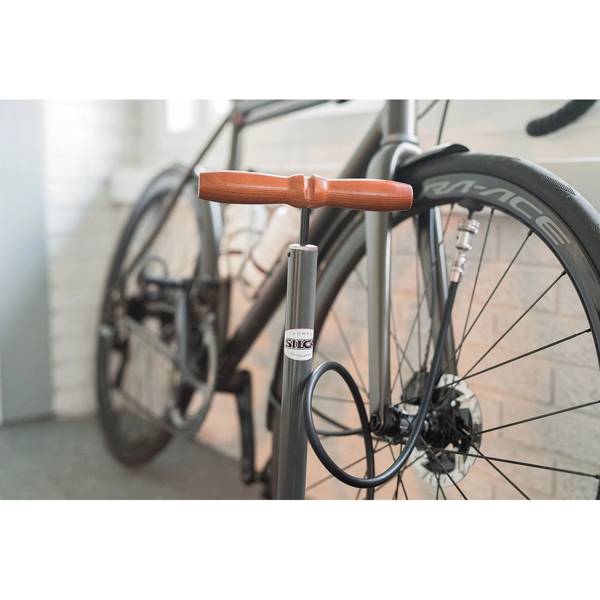 Shop Pista Plus Floor Pump now ROSE Bikes