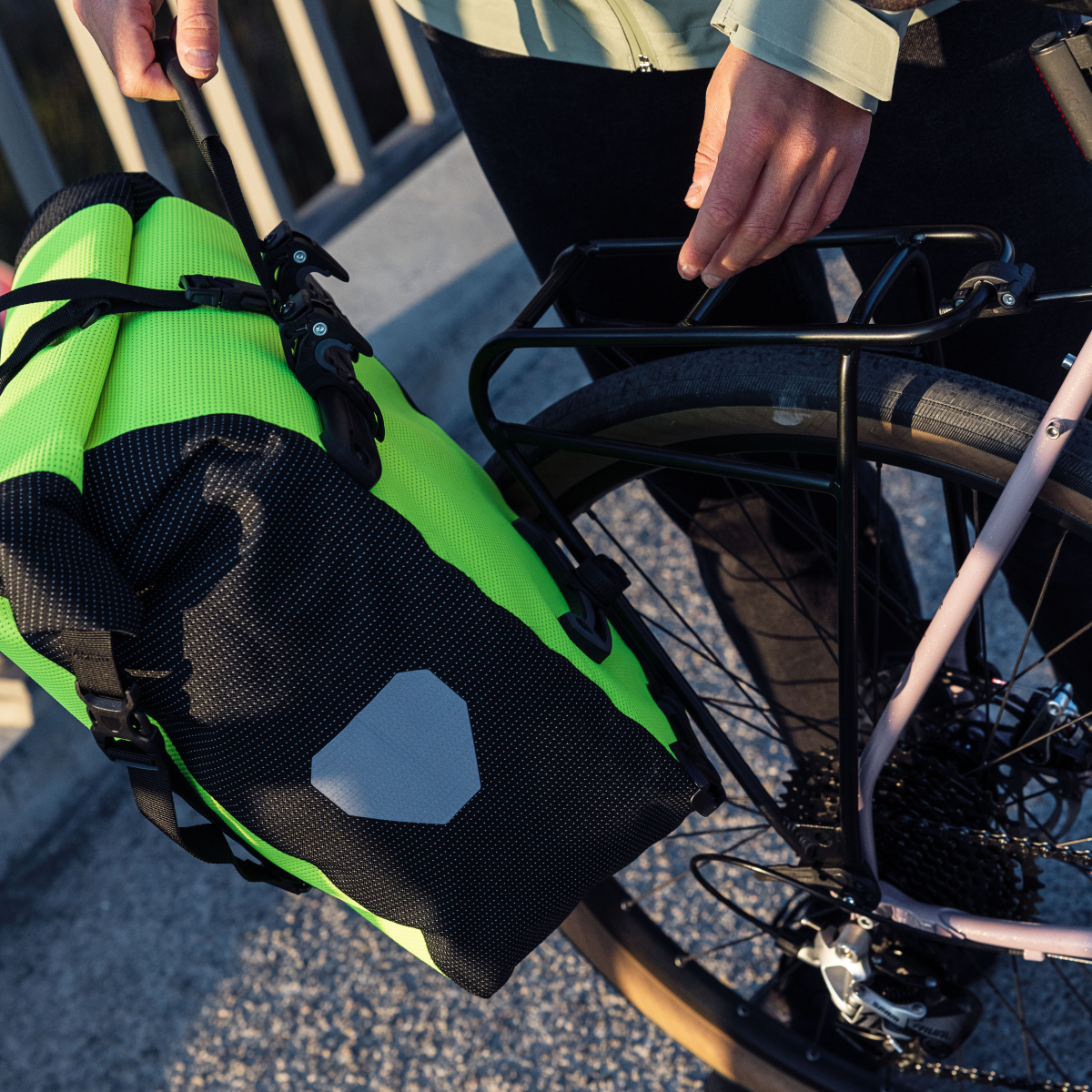 BACK-ROLLER HIGH-VIS Pannier Bag