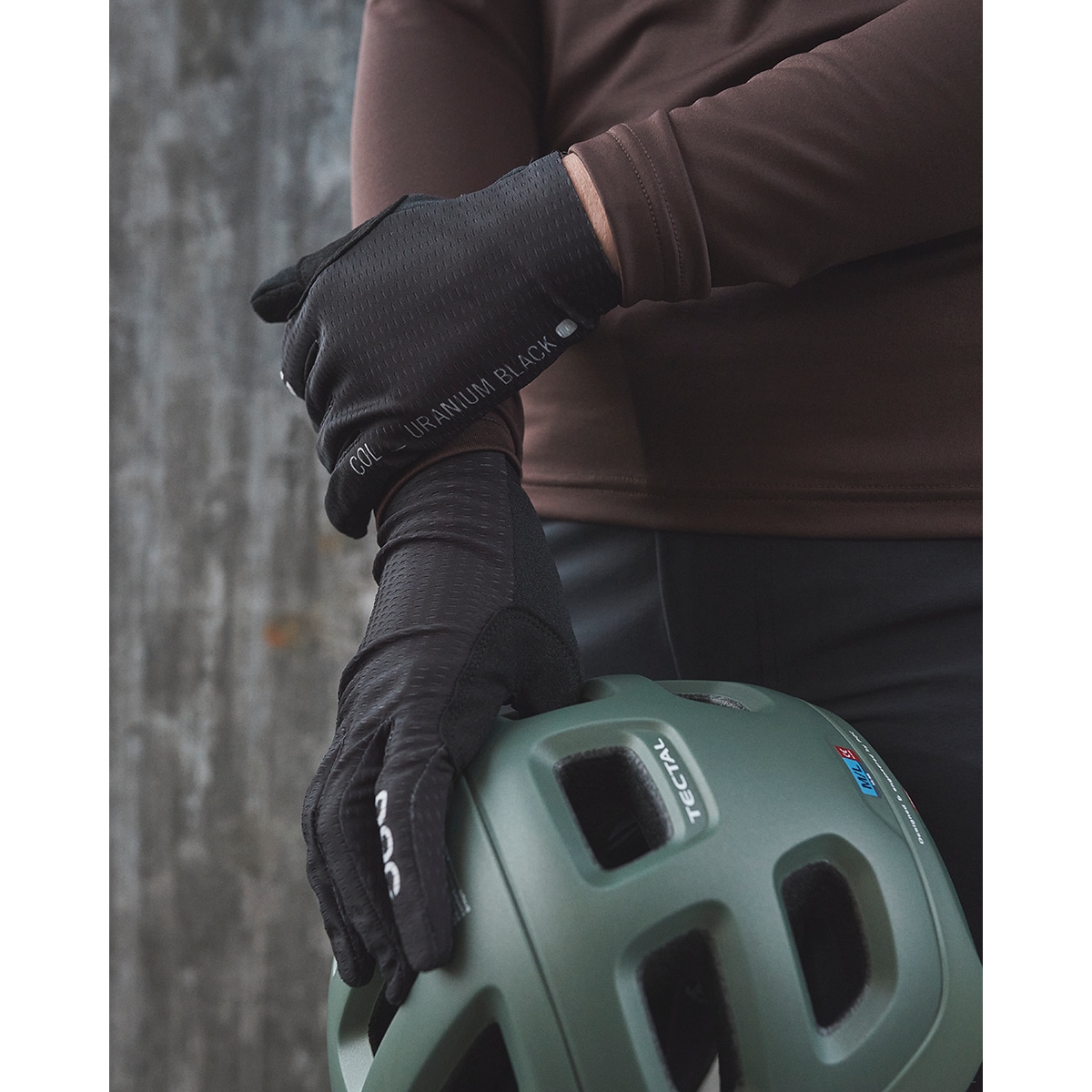 Artikel klicken und genauer betrachten! - Die leichten und atmungsaktiven SAVANT MTB GLOVE Fahrradhandschuhe von POC bestehen aus einem eng anliegenden Vier-Wege-Stretch-Mesh-Material und bieten die perfekte Mischung aus Performance, Komfort und Belüftung...   weitere Infos im ROSE Bikes Online-Shop! | im Online Shop kaufen