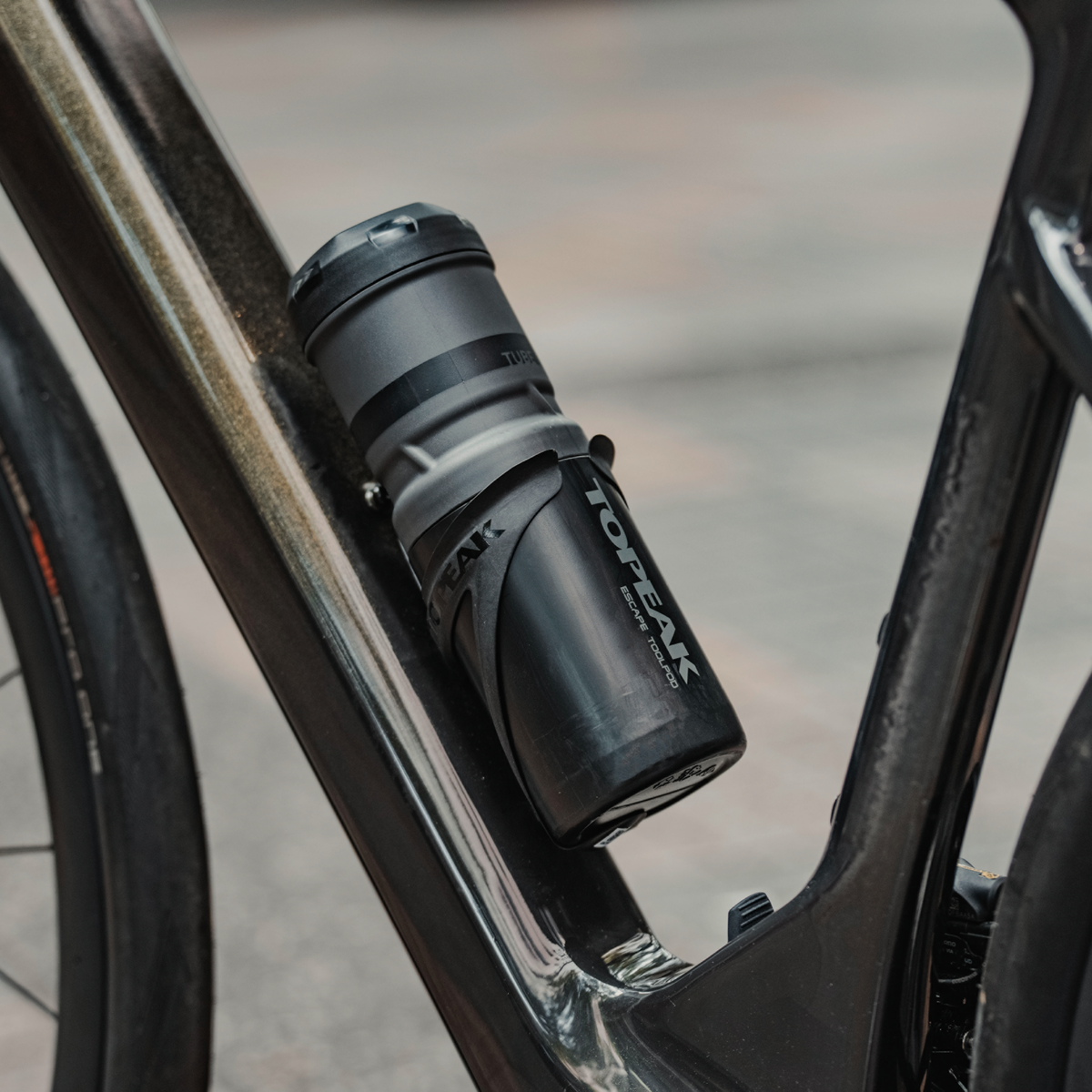 Escape POD+ with Tube Cube Tool Box for Bottle Cage