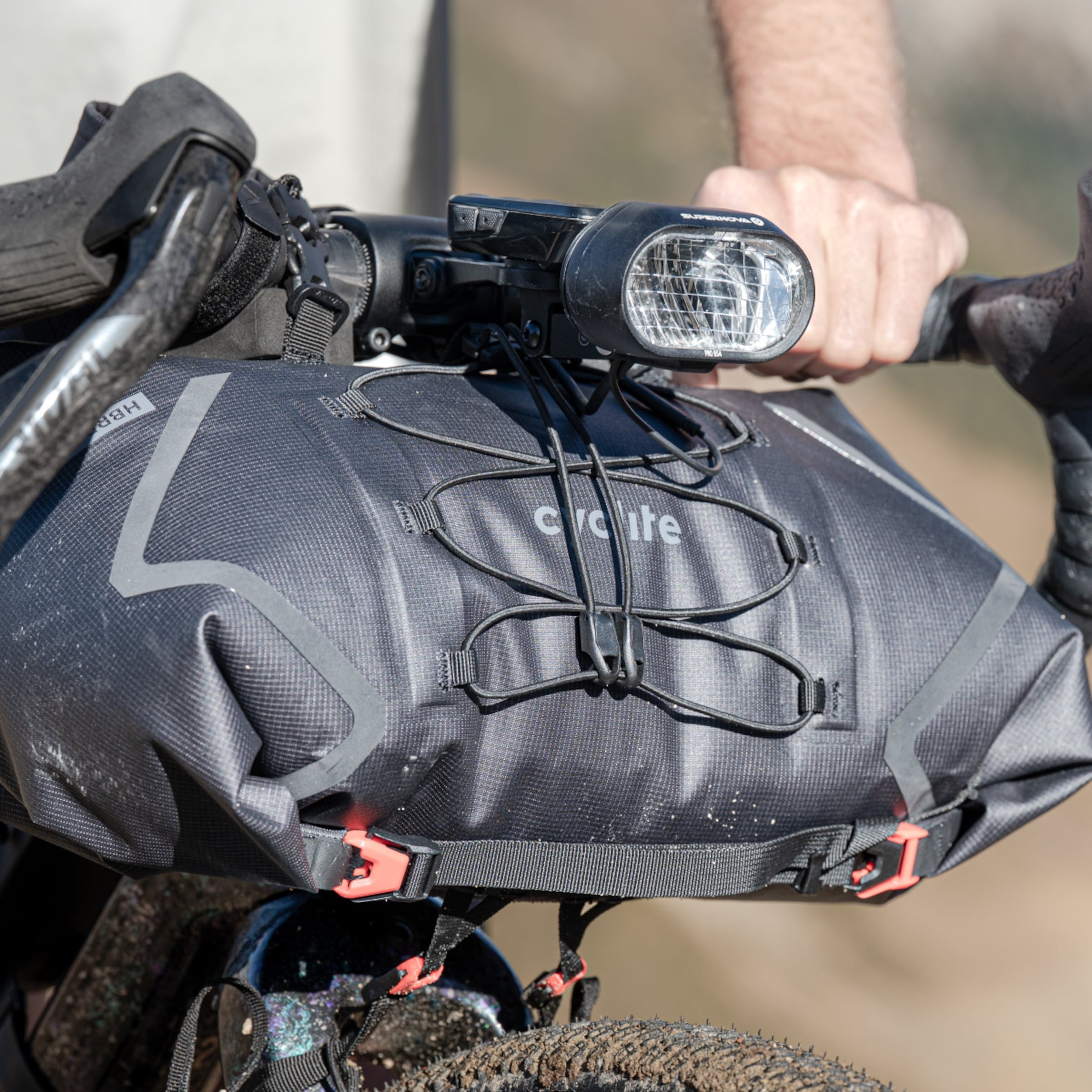 HANDLE BAR ROLL BAG / 02