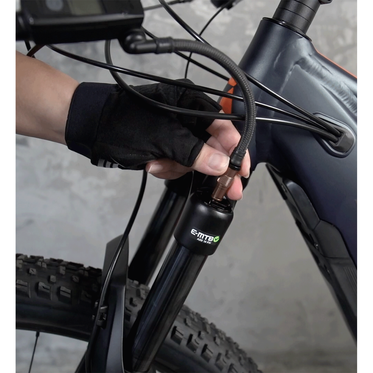Pocketshock Digital Suspension Fork and Shock Pump