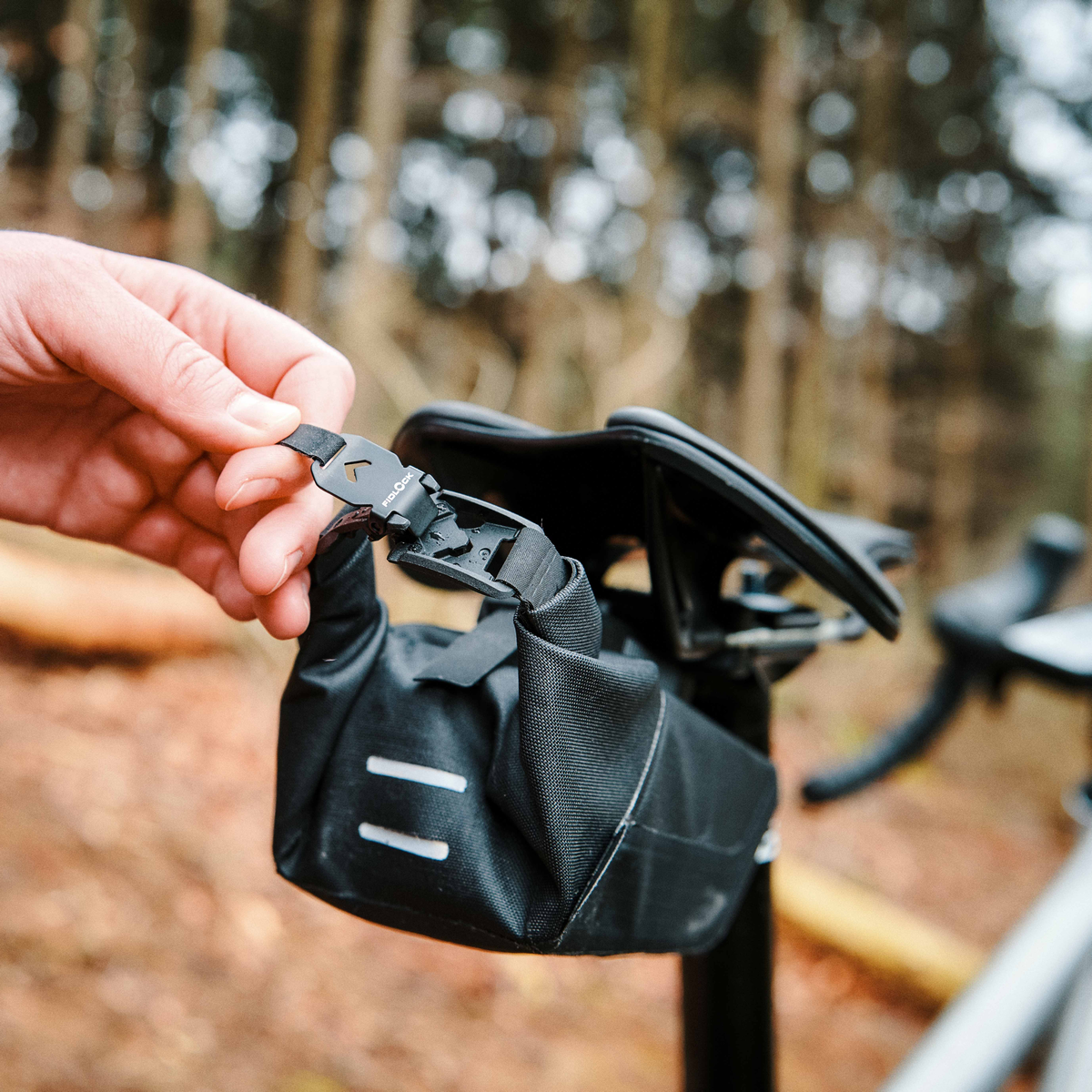 PINCLIP saddle bag + saddle base Saddle Bag and Holder