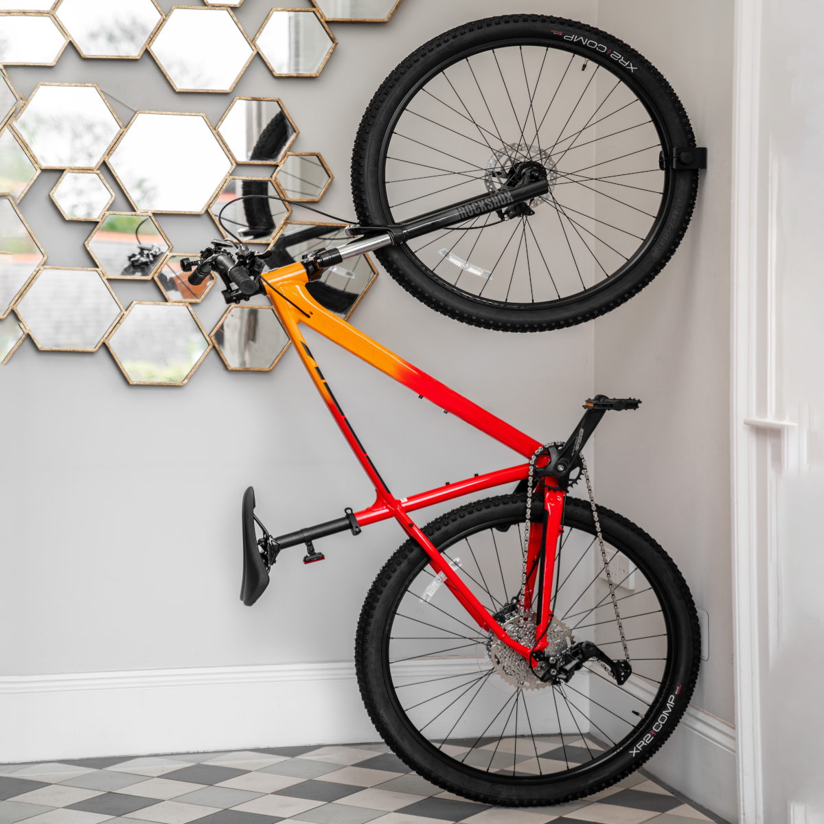 CLUG PRO MTB XL Wall Bracket 2.3"-2.7" Secured with Fidlock