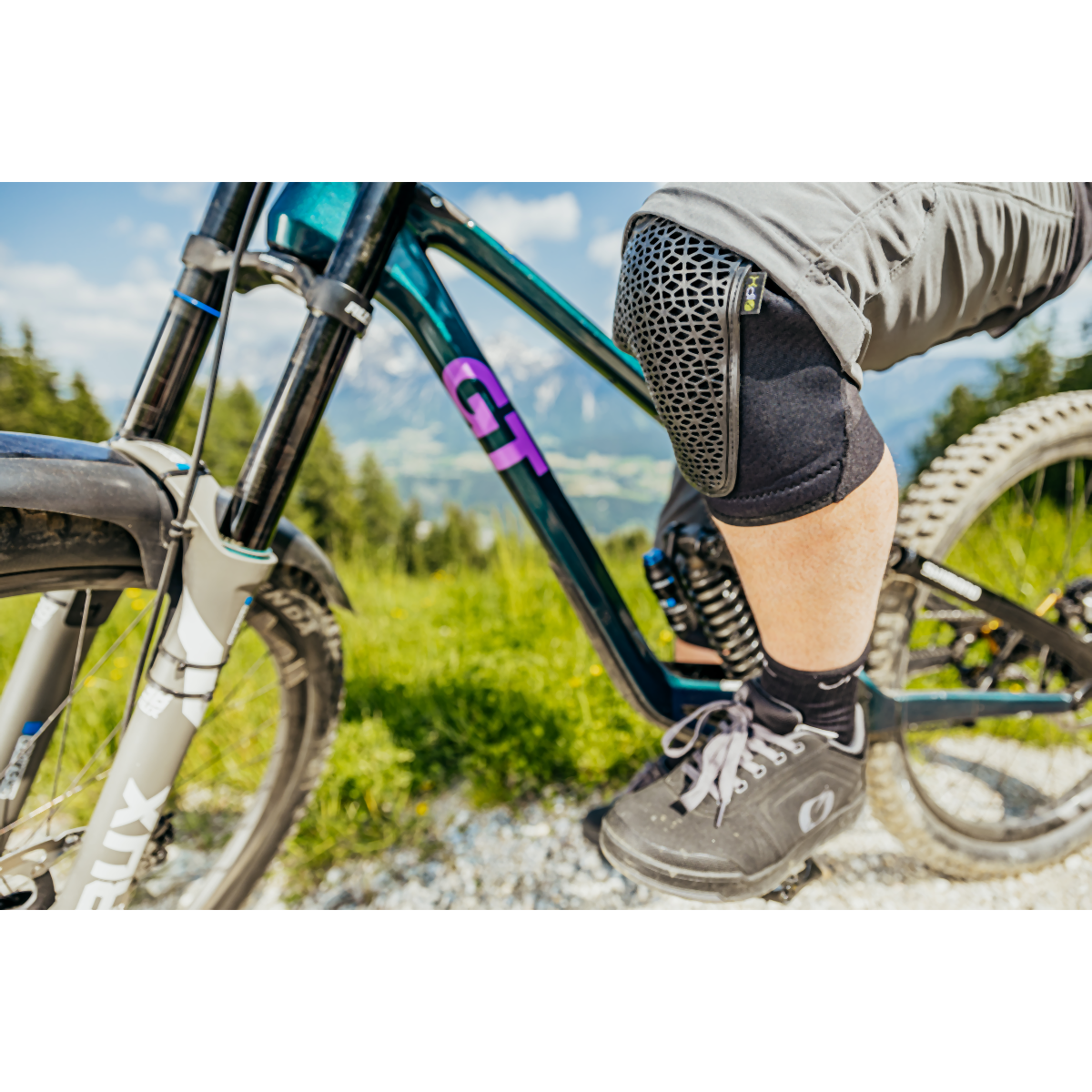 JUNCTION LITE KNEE GUARD V.23 Knee Pads