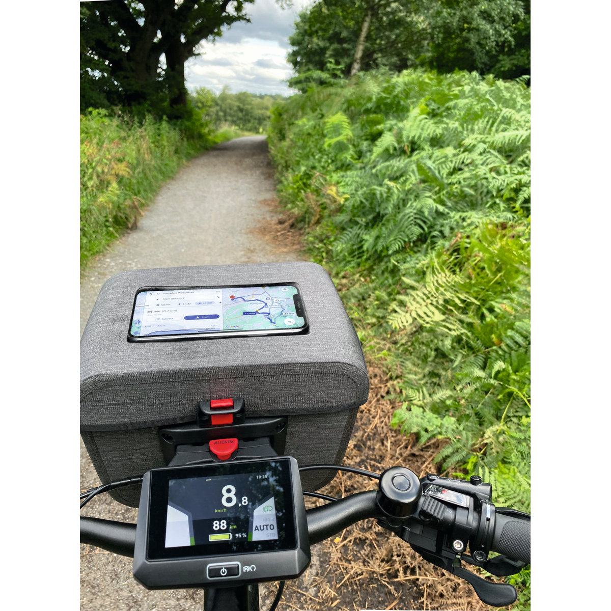 AVENTOUR WATERPROOF Handlebar Bag with Smartphone Compartment