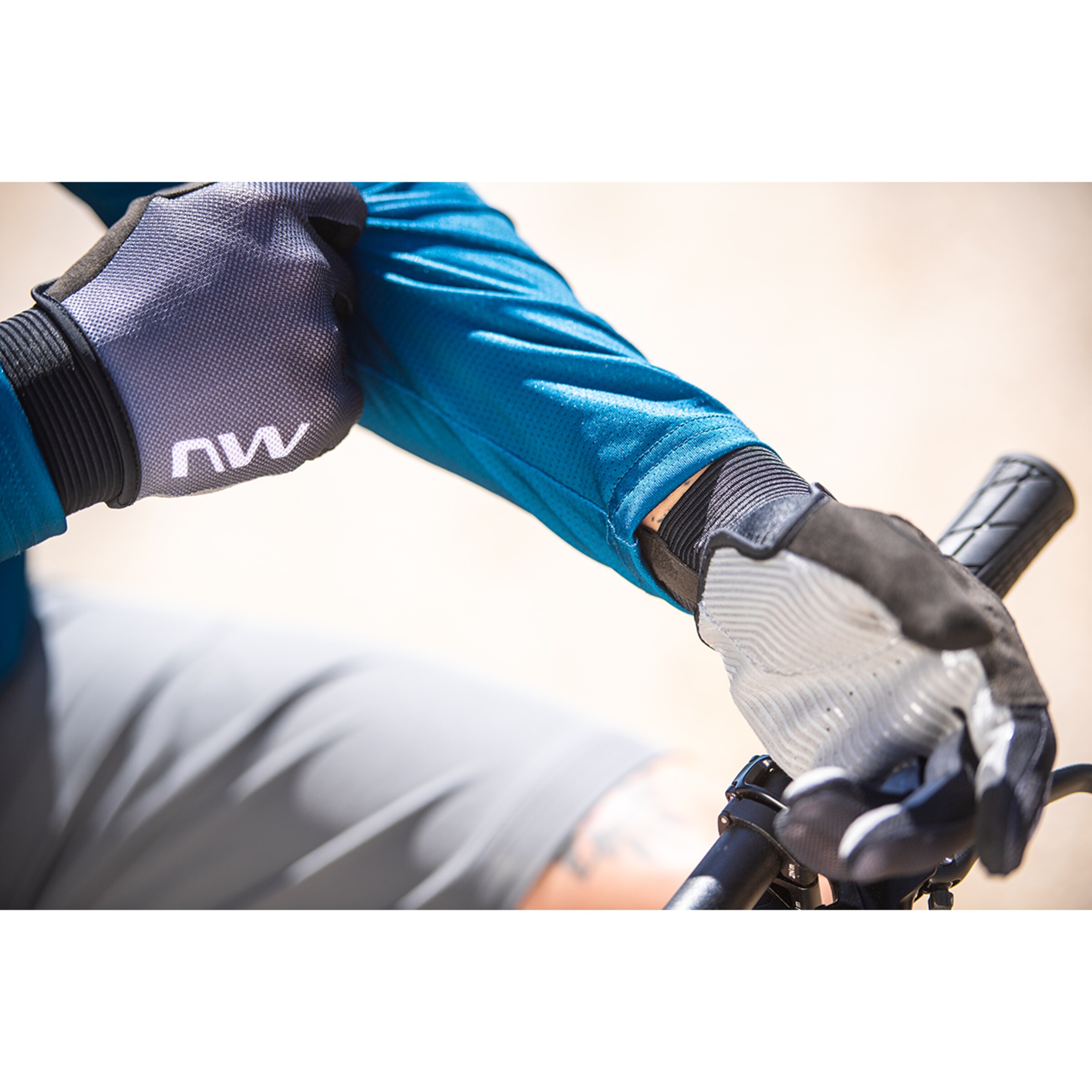 Shop AIR FULL FINGERS cycling gloves now ROSE Bikes