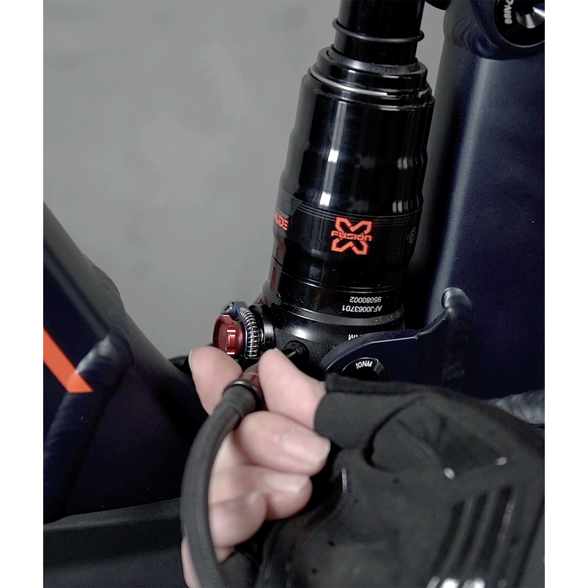 Pocketshock Digital Suspension Fork and Shock Pump