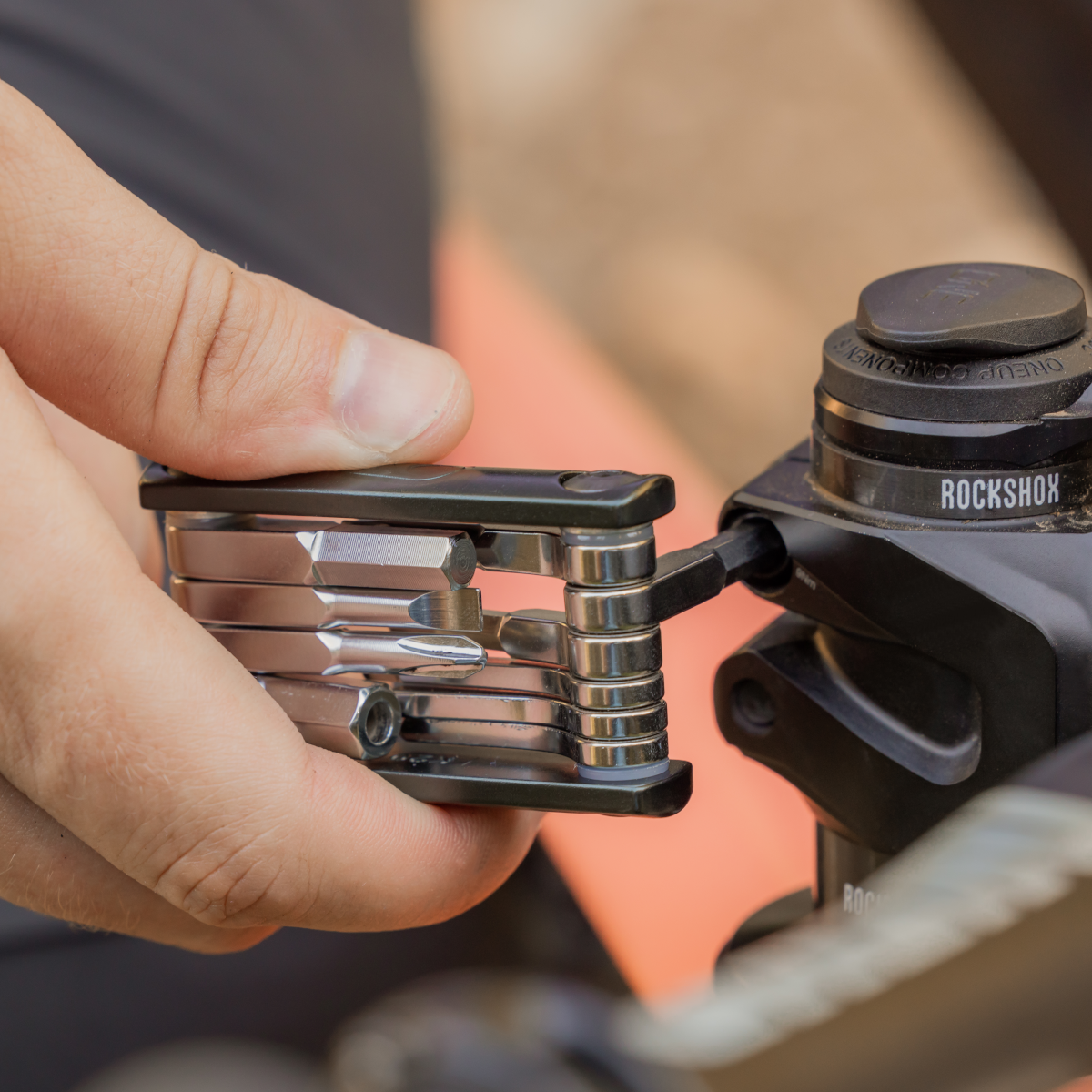 F16 minitool met Tubeless Plug-Kit