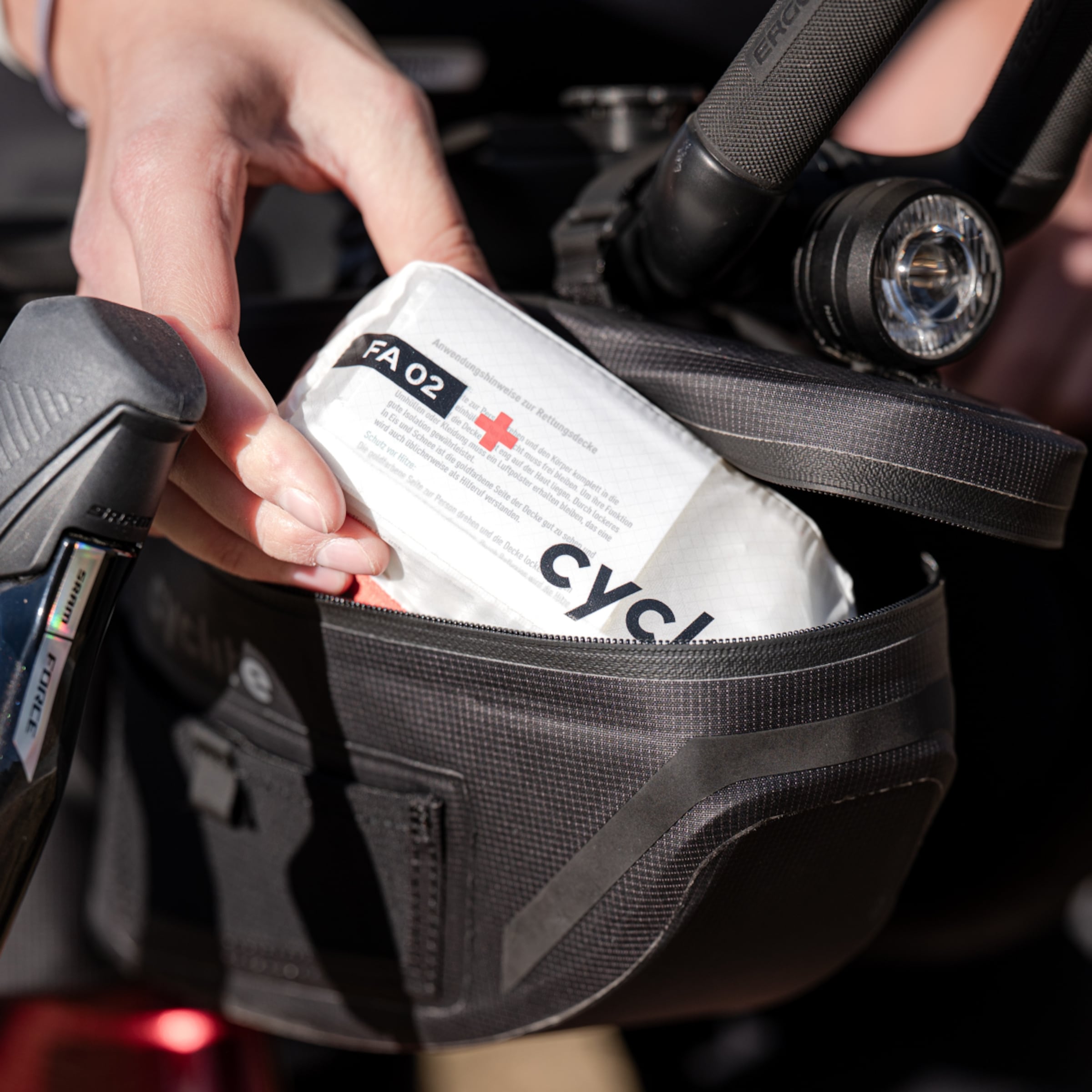 HANDLE BAR AERO BAG / 02