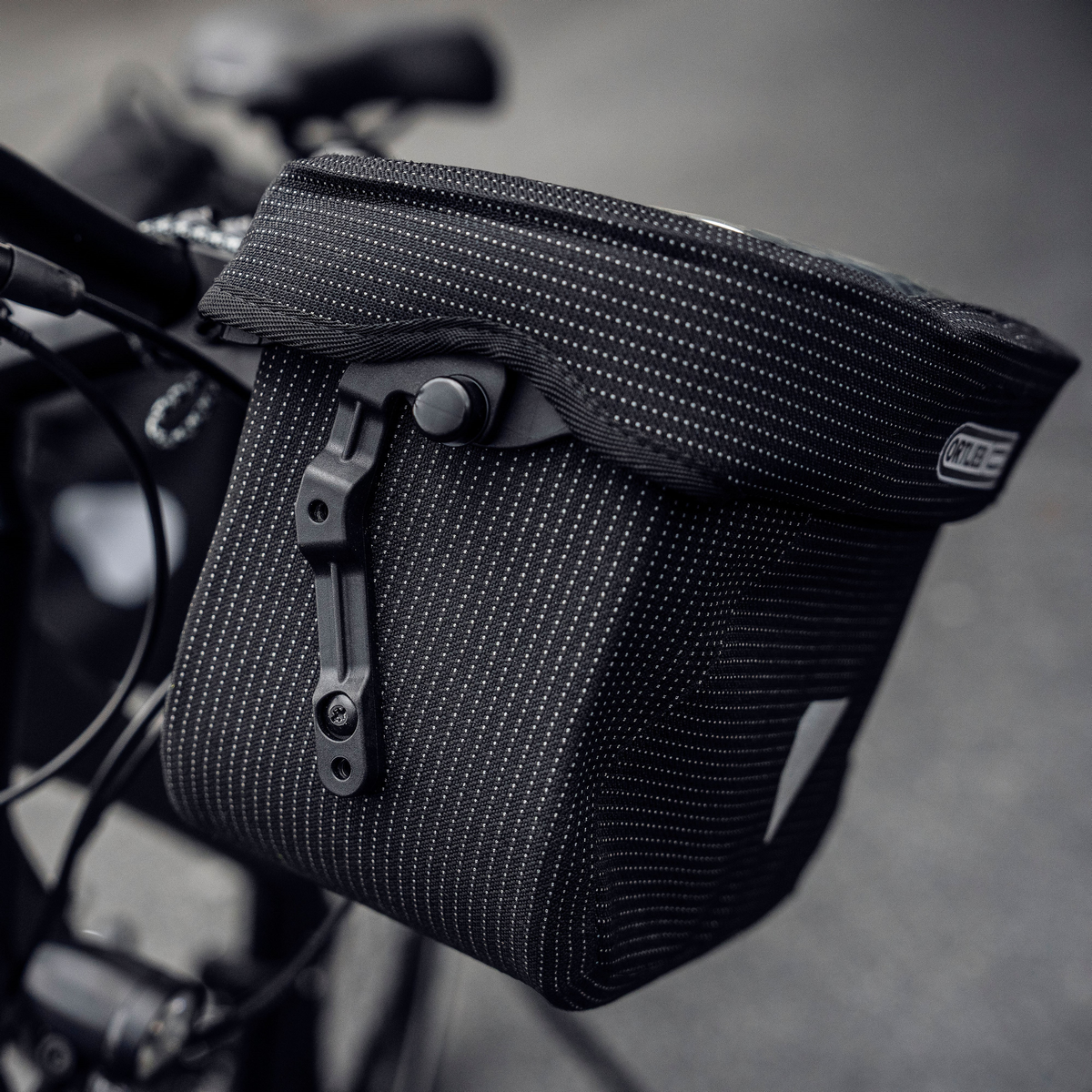 ULTIMATE HIGH-VIS 6.5 L Handlebar Bag