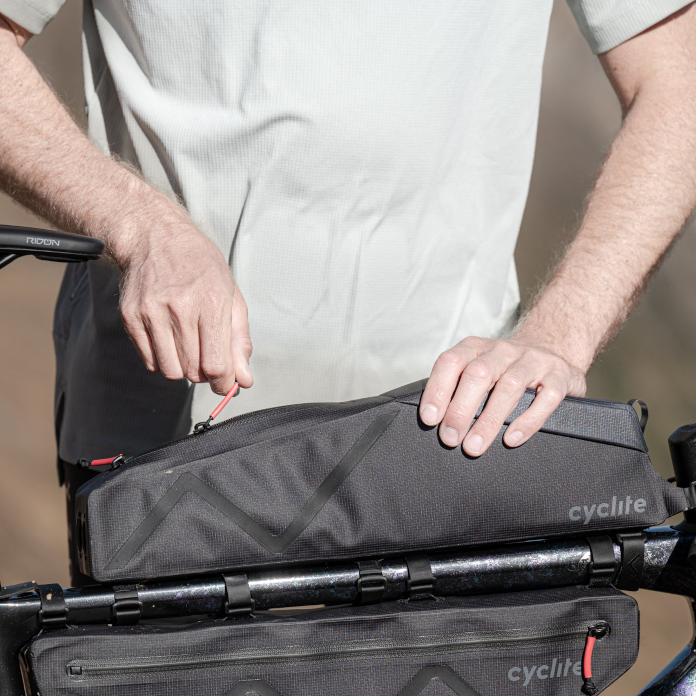 TOP TUBE BAG LARGE / 02