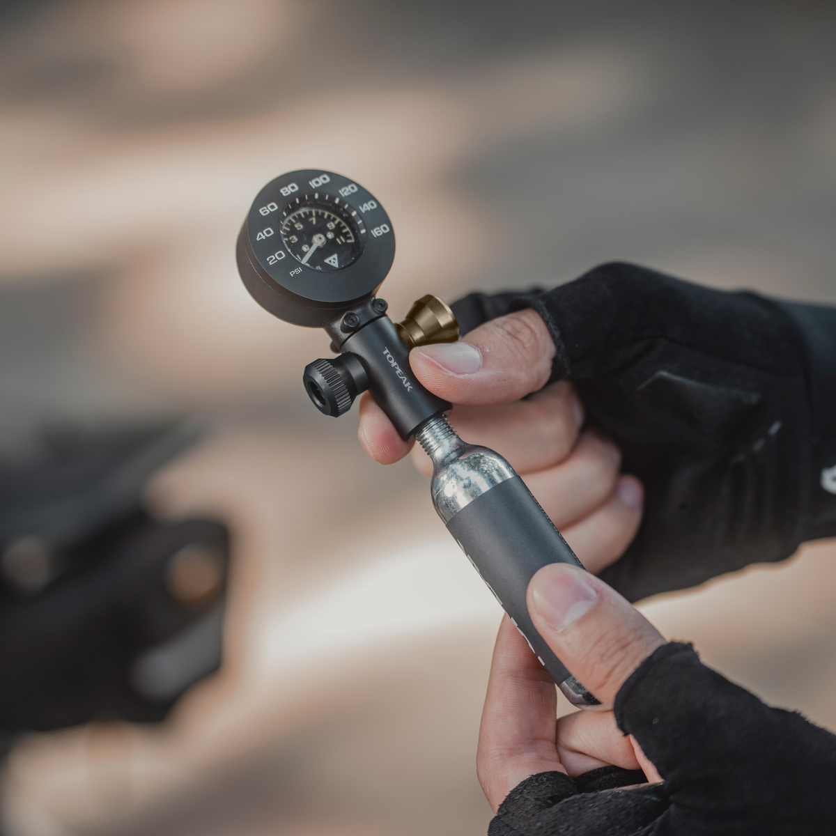 Airbooster G+ CO2 Inflator With Pressure Gauge
