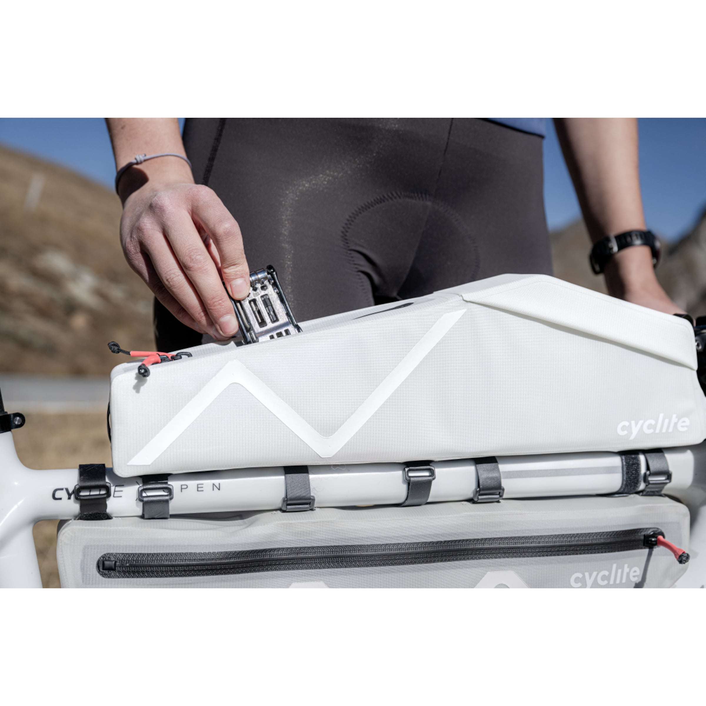 TOP TUBE BAG LARGE / 02