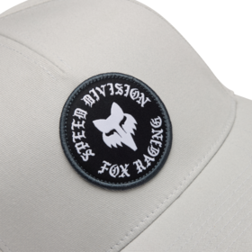 BADGE FLEXFIT HAT