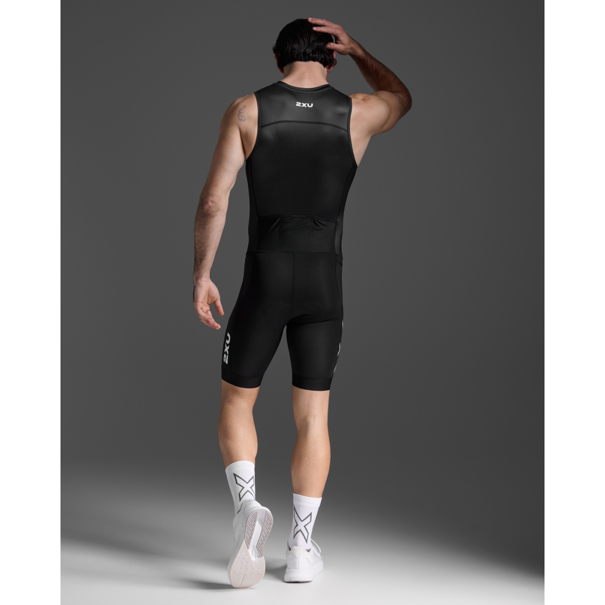 Artikel klicken und genauer betrachten! - Mit dem ärmellosen Core Trisuit für Herren von 2XU nimmst du Kurs auf die Ziellinie, denn er ist mit allen Features ausgestattet, die du benötigst, um ans Ziel des Triathlons zu gelangen...   weitere Infos im ROSE Bikes Online-Shop! | im Online Shop kaufen