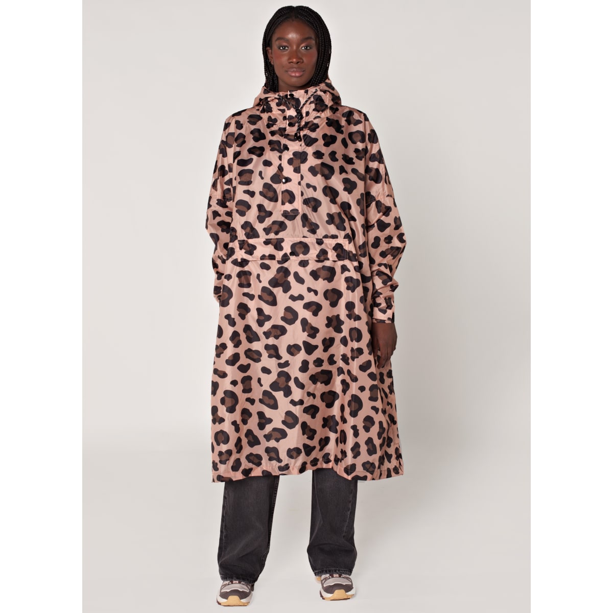 Artikel klicken und genauer betrachten! - Der bunte RAIN PONCHO Regenponcho von RAINKISS sorgt dank der aufmunternden, stylischen und schönen Designs selbst an nassen Regentagen für gute Laune  Das recycelte Material bietet dir dank einer Wassersäule von 7...   weitere Infos im ROSE Bikes Online-Shop! | im Online Shop kaufen