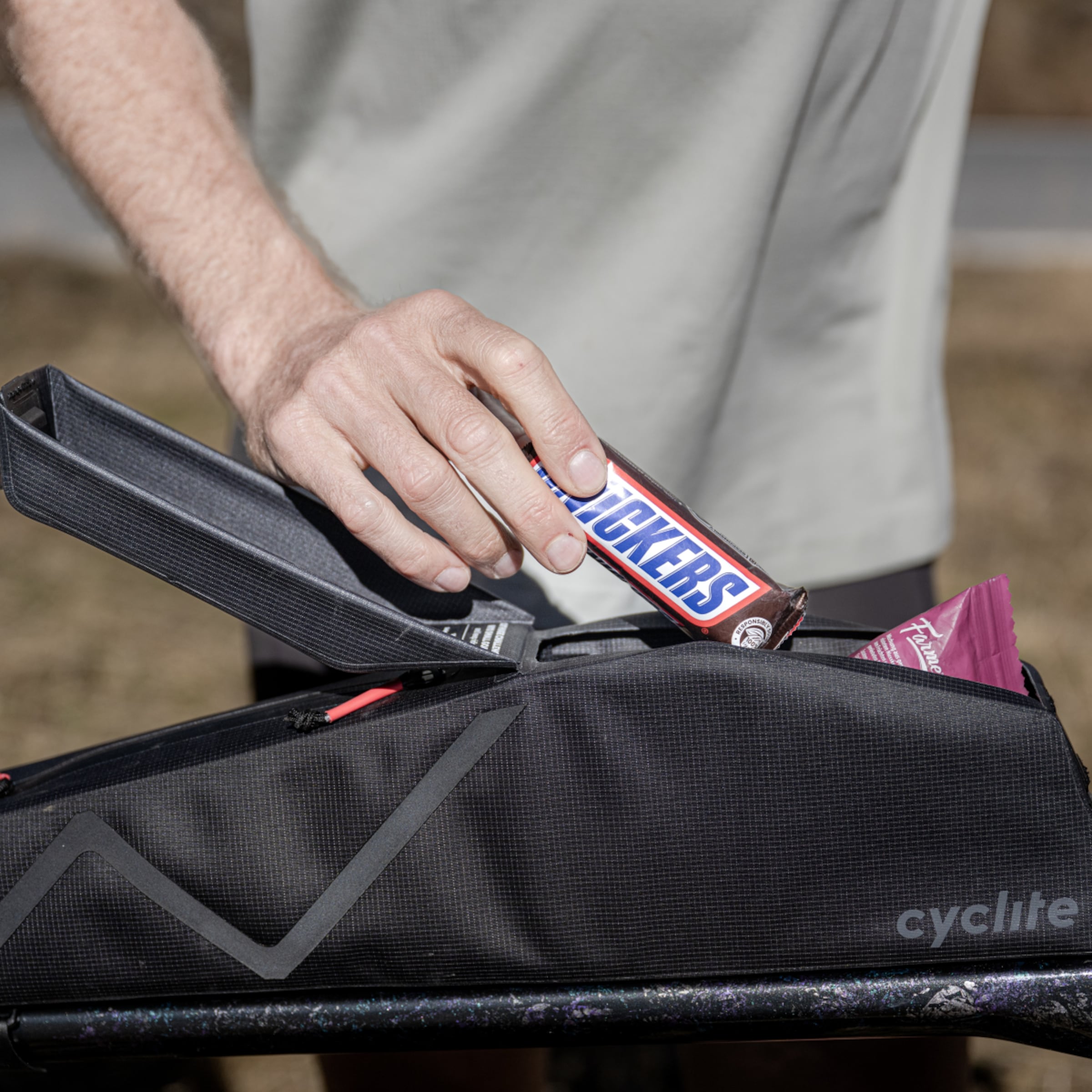 TOP TUBE BAG LARGE / 02