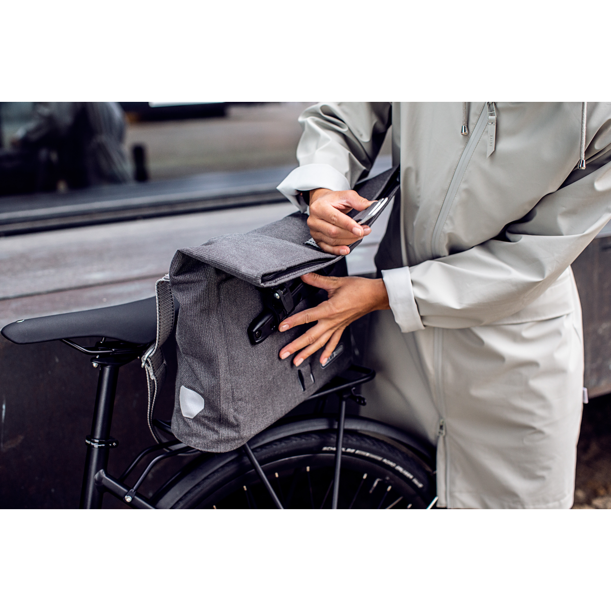 Shop TWIN CITY URBAN SINGLE BAG pannier now ROSE Bikes