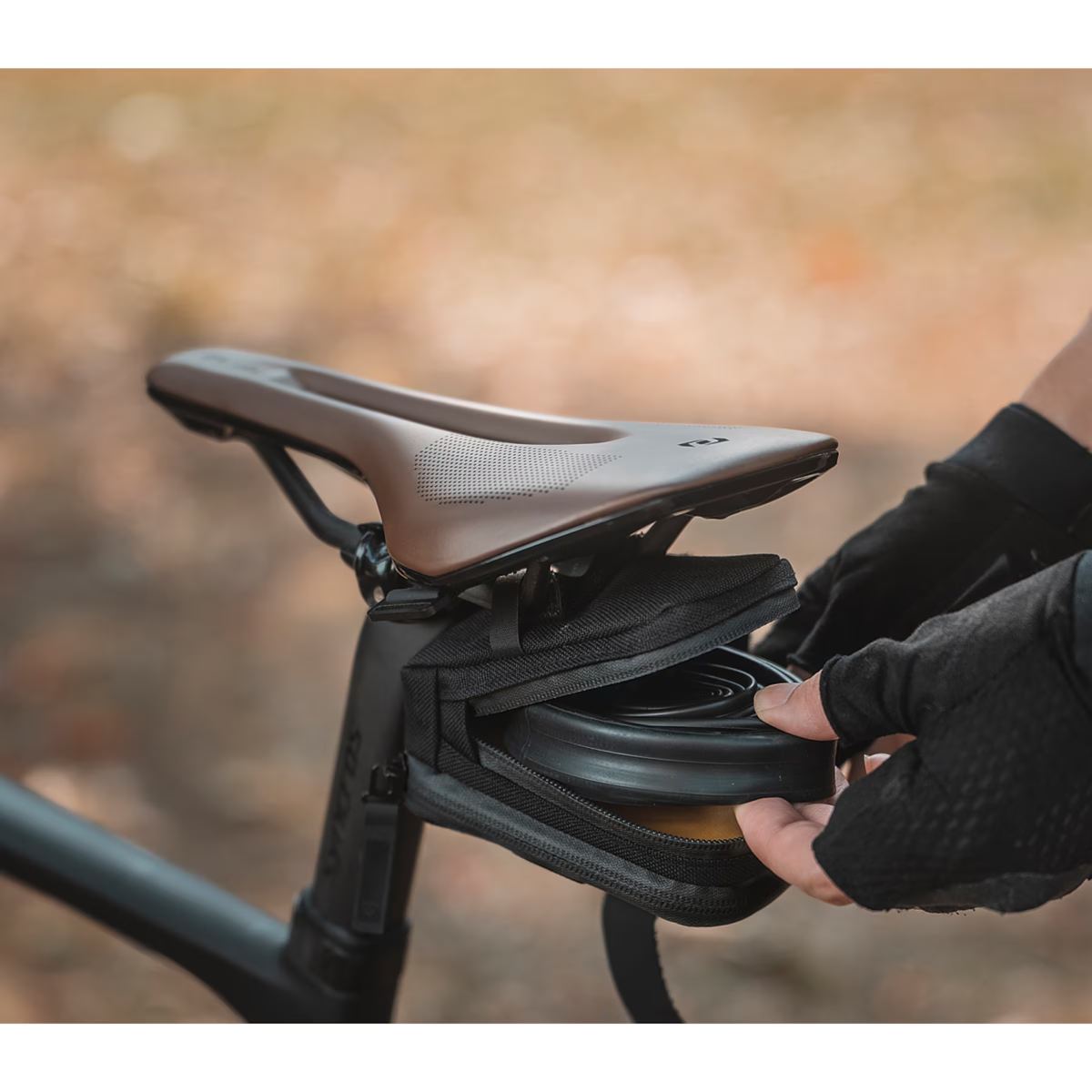 ELEMENTA GEARBAG Saddle Bag with Tool Set