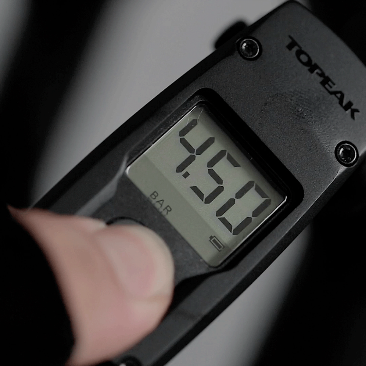 Pocketshock Digital Suspension Fork and Shock Pump