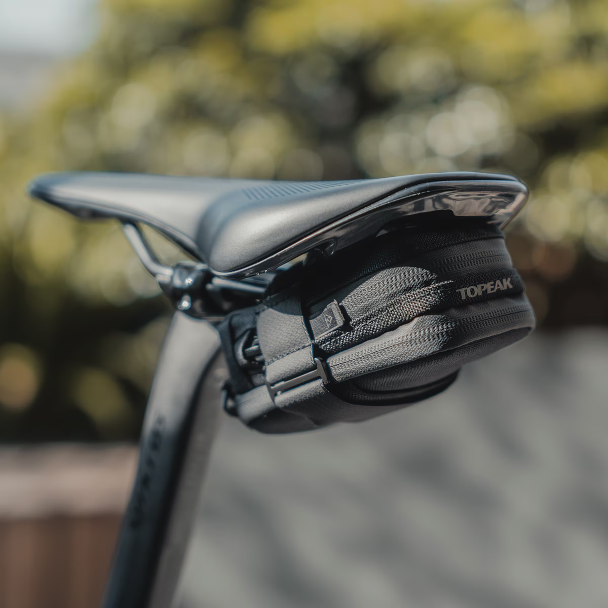 ELEMENTA GEARBAG Saddle Bag with Tool Set