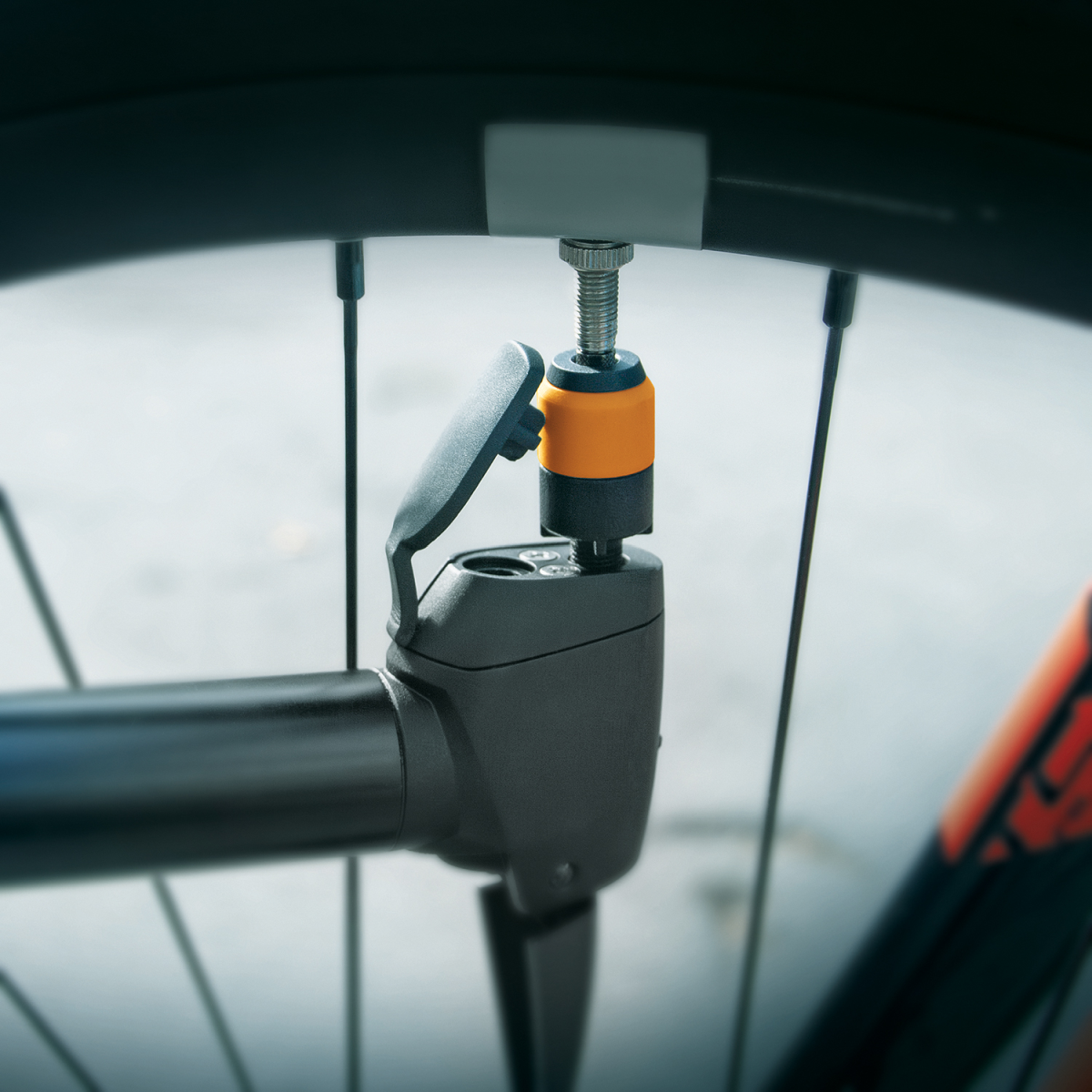 CLIK TEC adapter for AV pump heads on Schwalbe Clik Valve