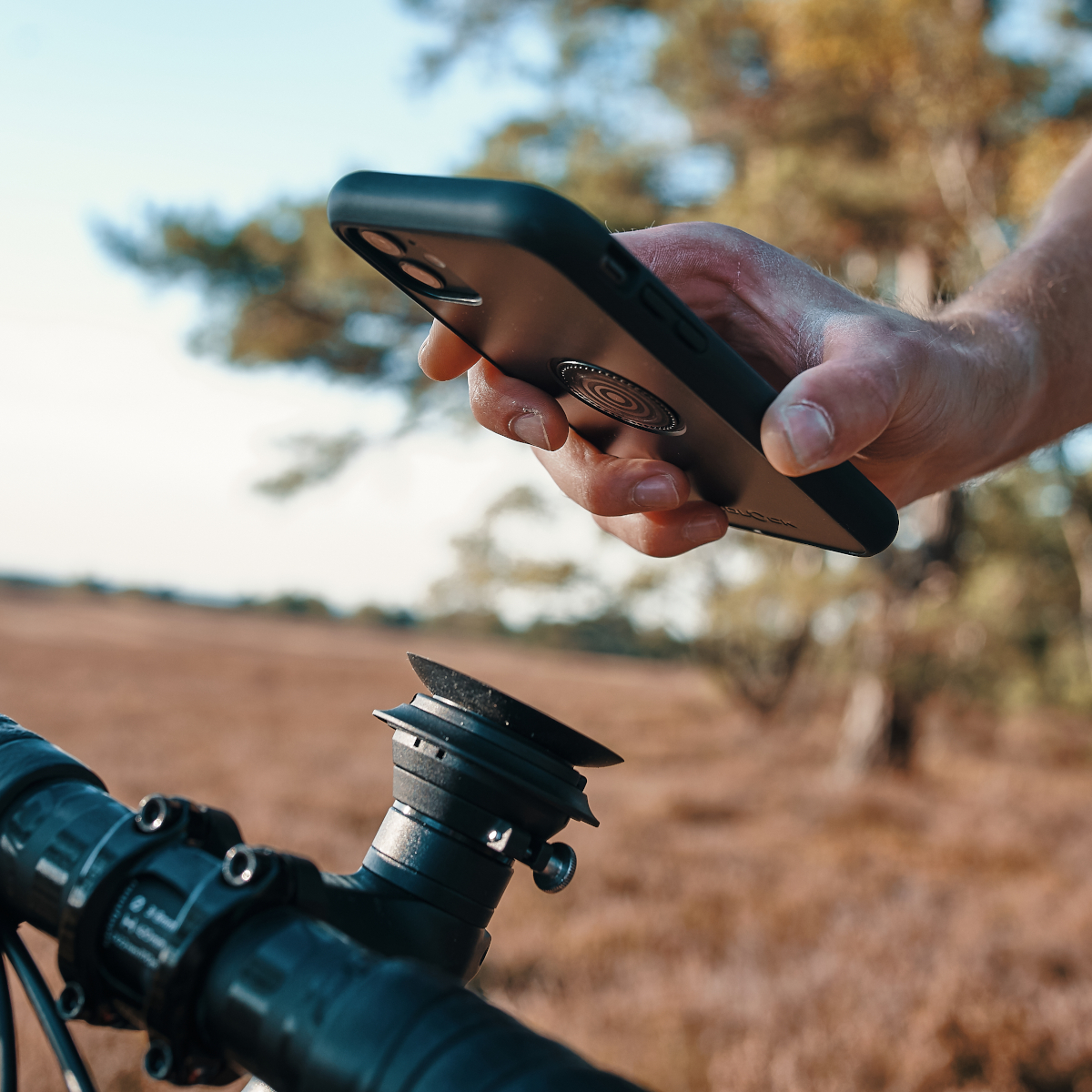 VACUUM Ahead Cap Base Magnetic Smartphone Holder