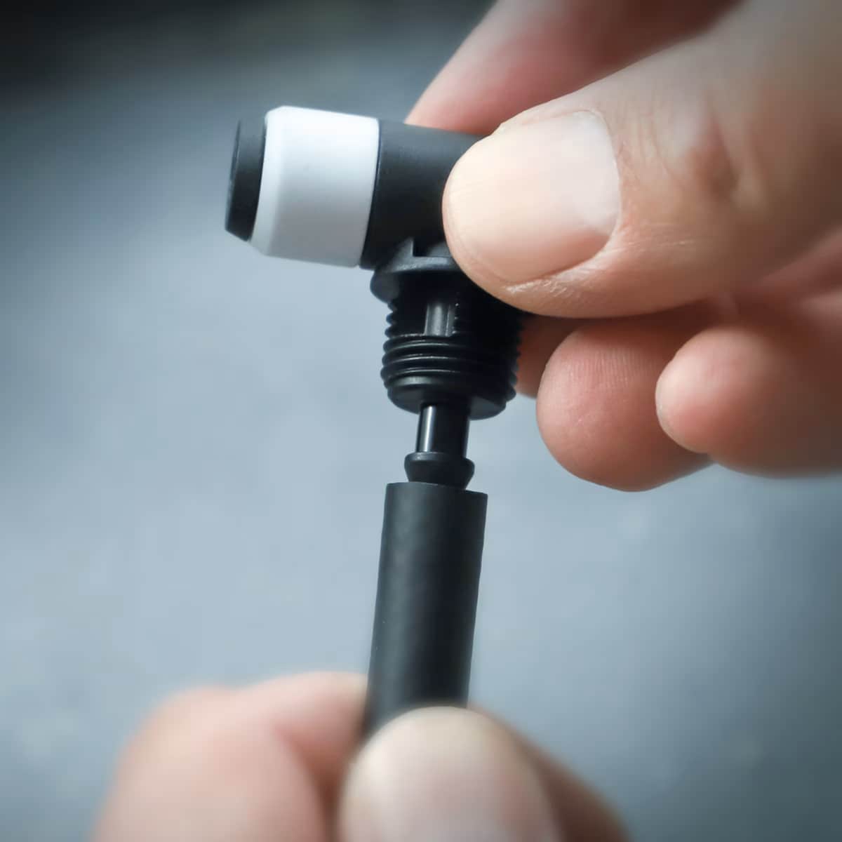 Artikel klicken und genauer betrachten! - Sprichwörtlich kinderleicht soll die Bedienung sein – so stand es im Lastenheft der Clik Valve-Ventile von Schwalbe...   weitere Infos im ROSE Bikes Online-Shop! | im Online Shop kaufen