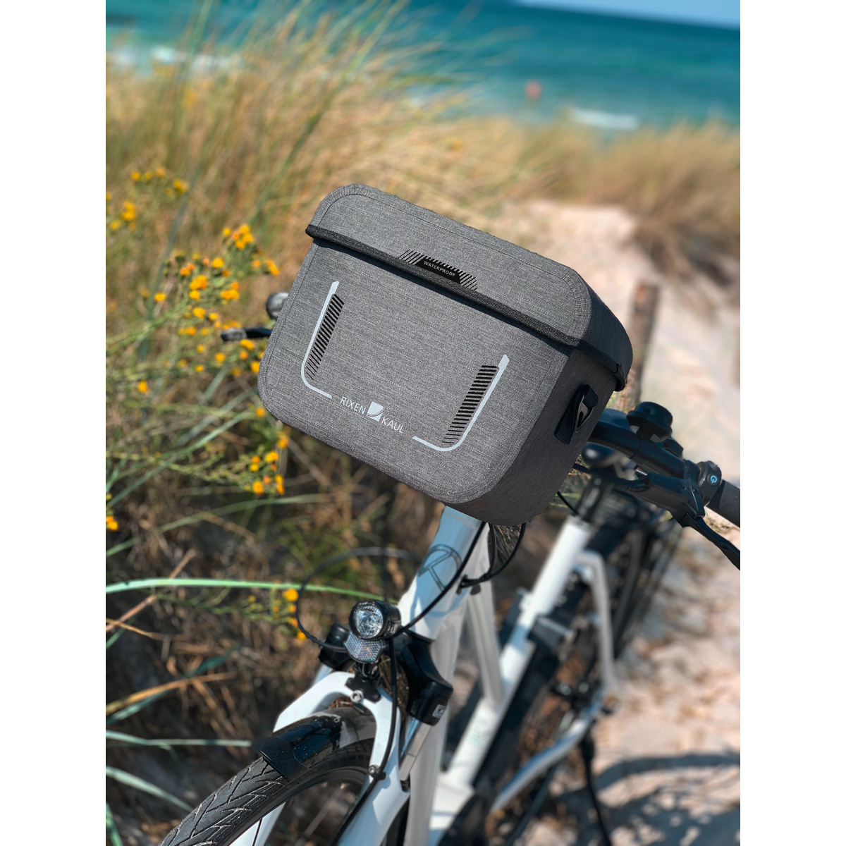 AVENTOUR WATERPROOF Handlebar Bag with Smartphone Compartment